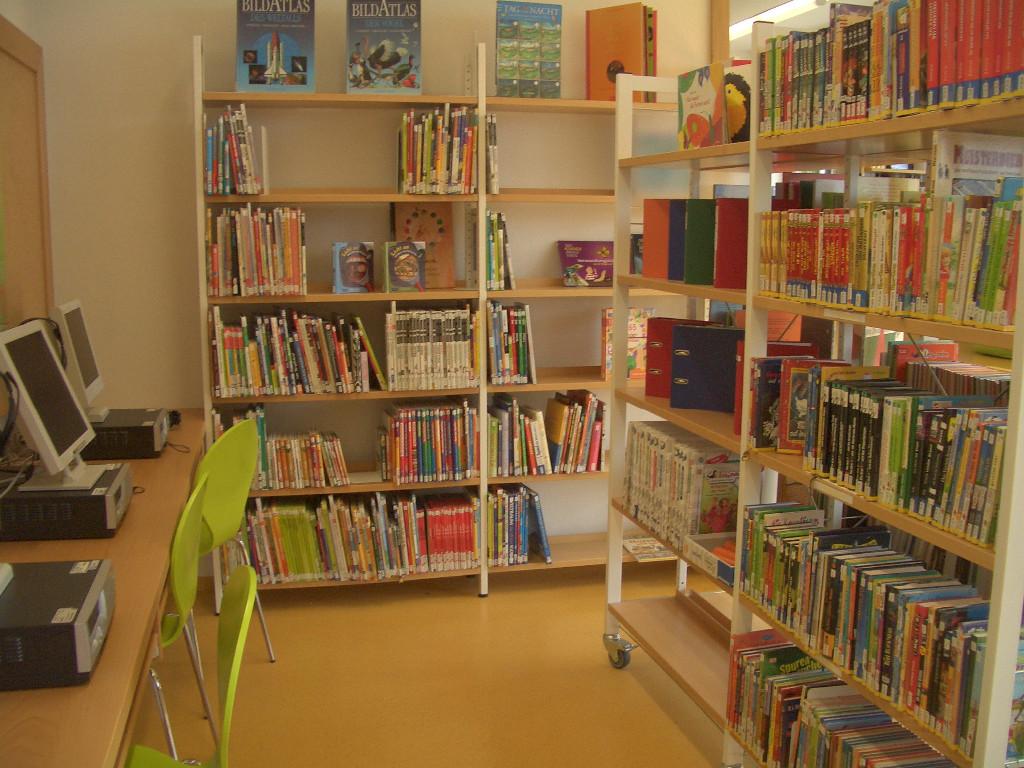 Innensicht der Bibliothek Ellmau