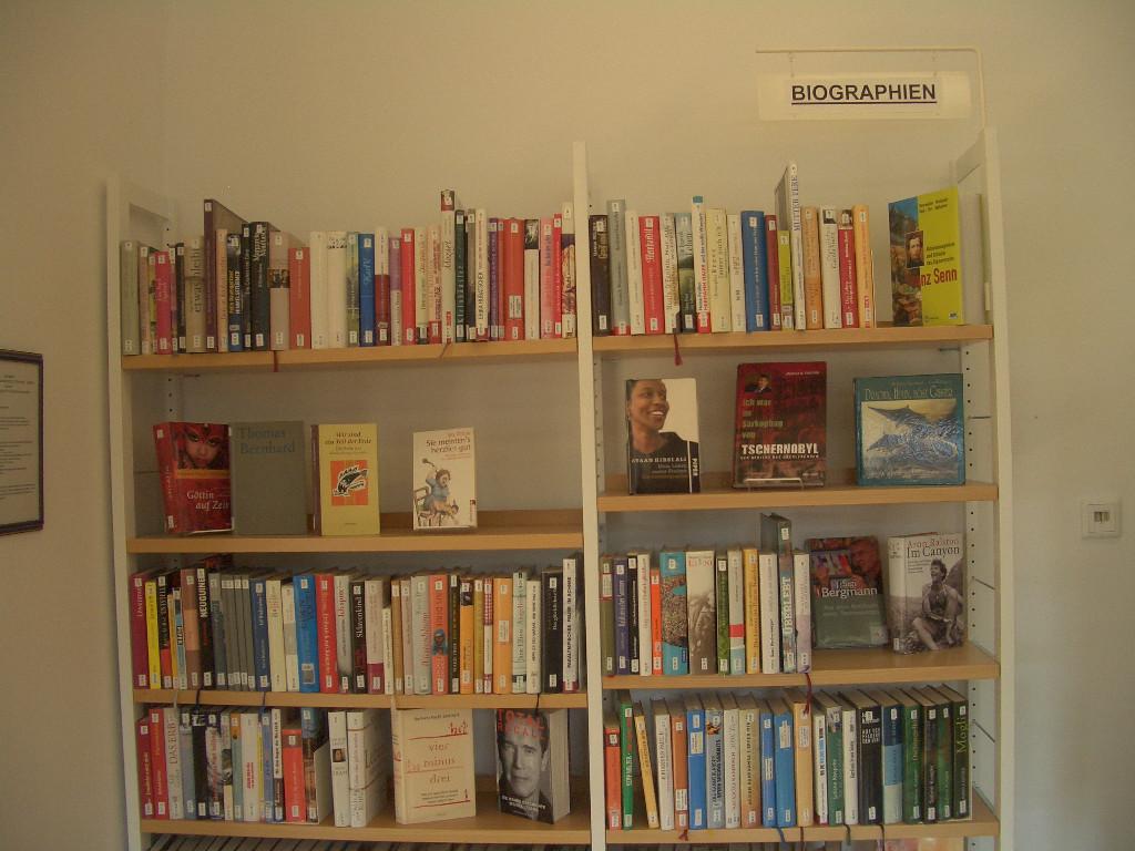 Innensicht der Bibliothek Ellmau