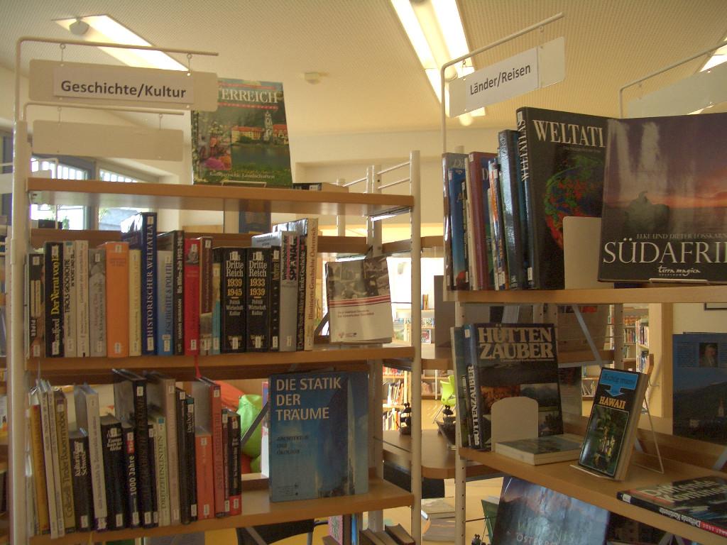 Innensicht der Bibliothek Ellmau